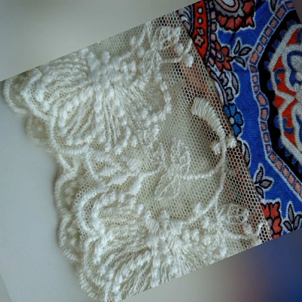 Boho Paisley Kimono With Lace & Fringe Detail - Picture 6 of 8